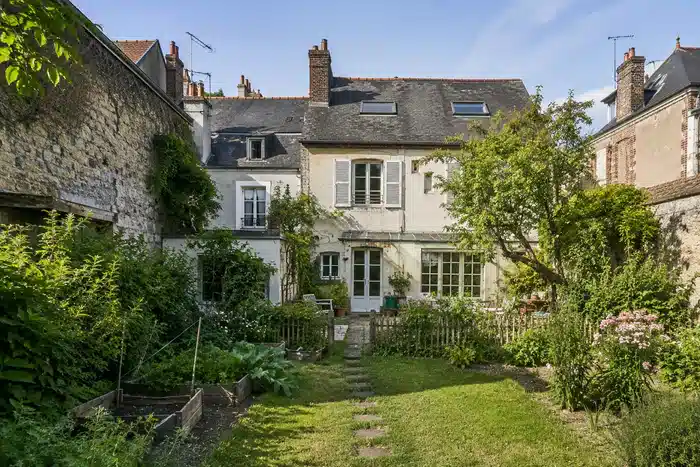 Ancienne maison, remblais et sol pollué